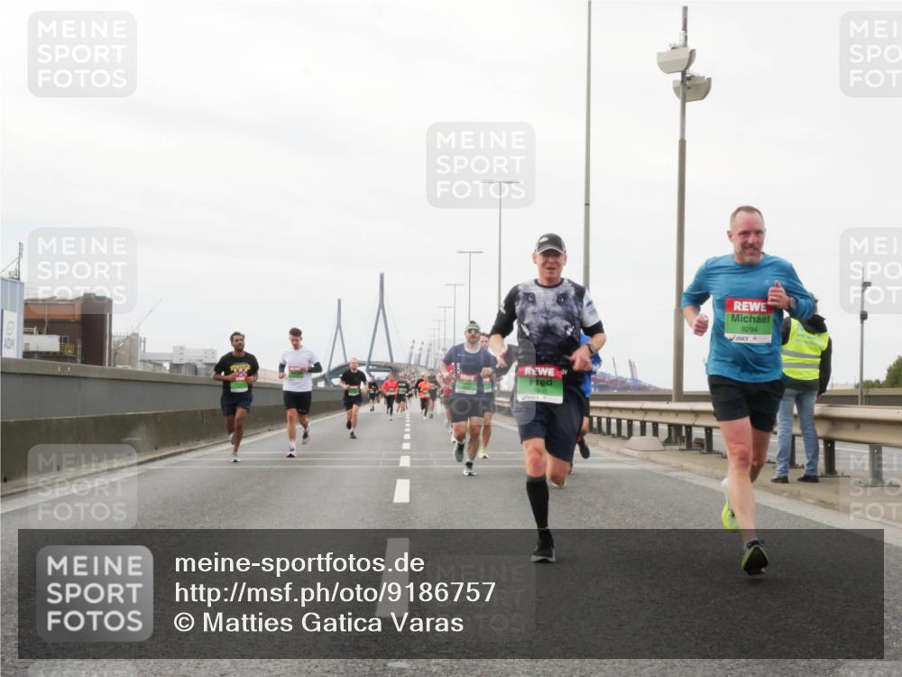 03.10.2025 - Köhlbrandbrückenlauf Matties Gatica Varas http://msf.ph/oto/9186757 03.10.2025 15:47:35 Position 3 7805, 9294 meine-sportfotos.de