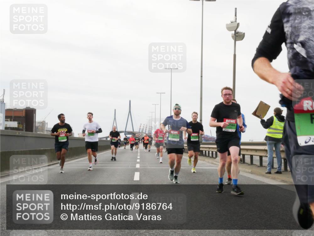 03.10.2025 - Köhlbrandbrückenlauf Matties Gatica Varas http://msf.ph/oto/9186764 03.10.2025 15:47:36 Position 3  meine-sportfotos.de