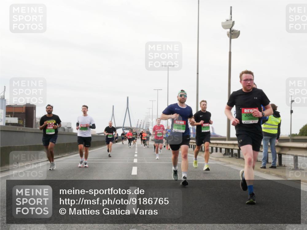 03.10.2025 - Köhlbrandbrückenlauf Matties Gatica Varas http://msf.ph/oto/9186765 03.10.2025 15:47:37 Position 3  meine-sportfotos.de