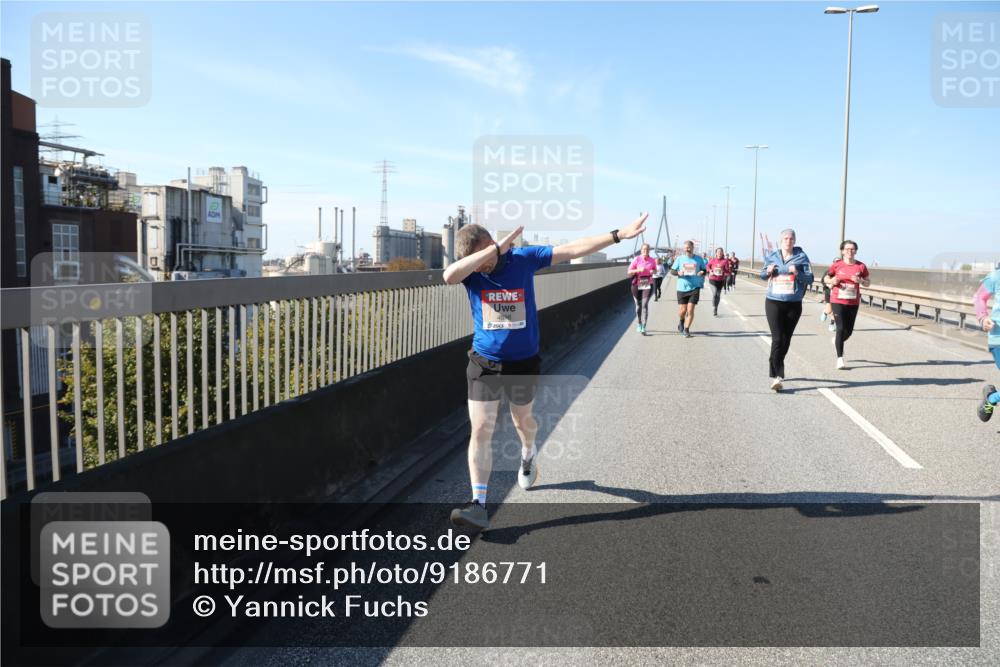 03.10.2025 - Köhlbrandbrückenlauf Yannick Fuchs http://msf.ph/oto/9186771 03.10.2025 12:05:56 Position 3  meine-sportfotos.de