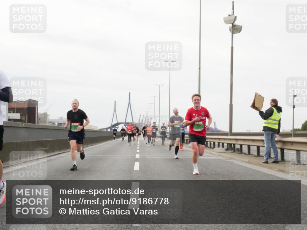 03.10.2025 - Köhlbrandbrückenlauf Matties Gatica Varas http://msf.ph/oto/9186778 03.10.2025 15:47:40 Position 3  meine-sportfotos.de