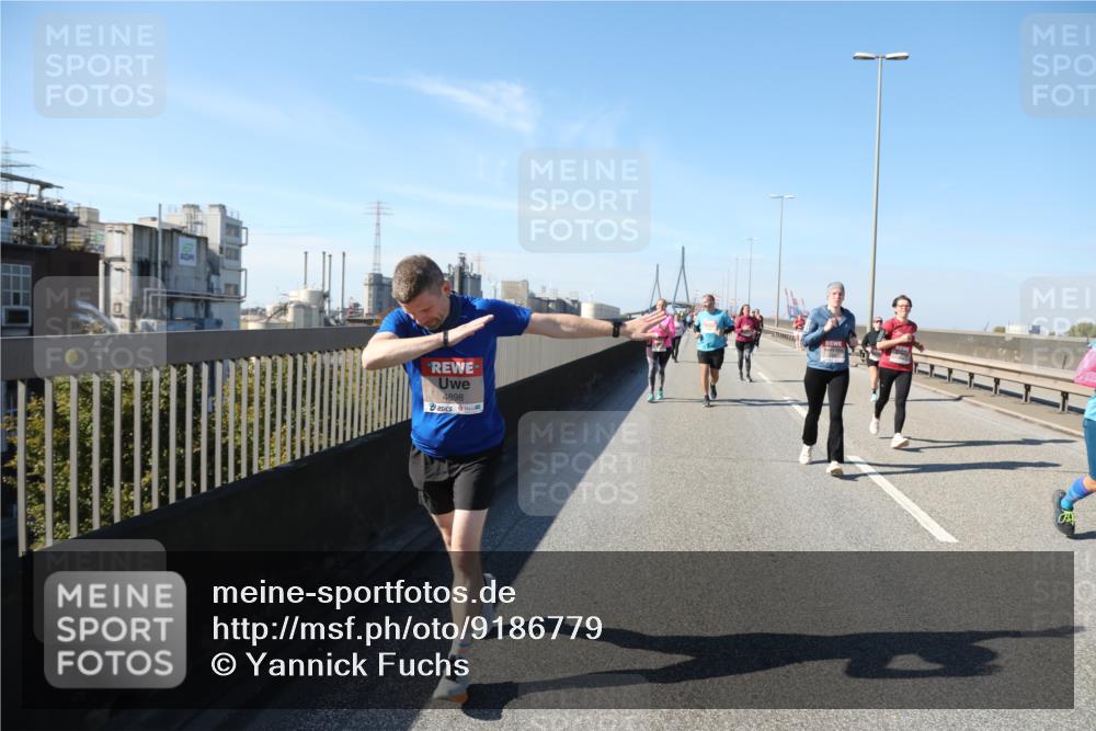 03.10.2025 - Köhlbrandbrückenlauf Yannick Fuchs http://msf.ph/oto/9186779 03.10.2025 12:05:57 Position 3 4898 meine-sportfotos.de