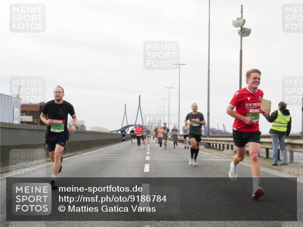 03.10.2025 - Köhlbrandbrückenlauf Matties Gatica Varas http://msf.ph/oto/9186784 03.10.2025 15:47:41 Position 3 7160 meine-sportfotos.de