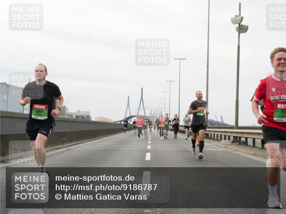 03.10.2025 - Köhlbrandbrückenlauf Matties Gatica Varas http://msf.ph/oto/9186787 03.10.2025 15:47:41 Position 3 7160 meine-sportfotos.de