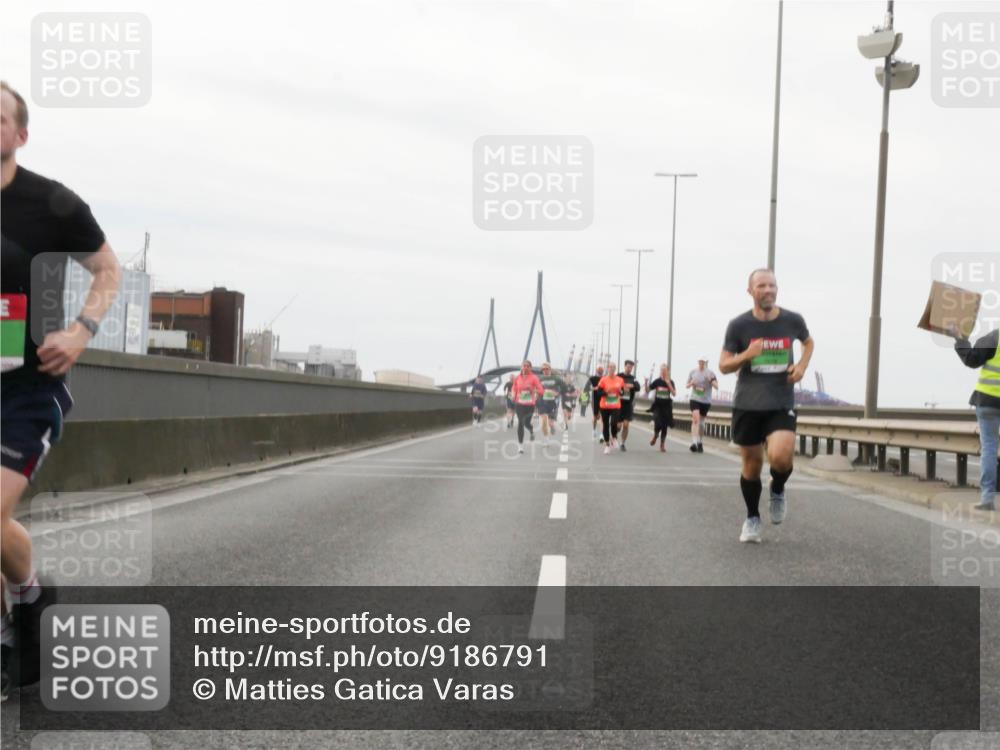 03.10.2025 - Köhlbrandbrückenlauf Matties Gatica Varas http://msf.ph/oto/9186791 03.10.2025 15:47:42 Position 3  meine-sportfotos.de