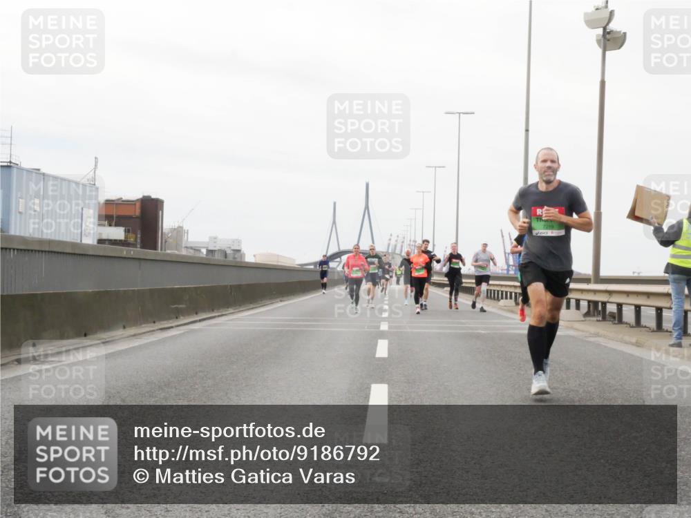 03.10.2025 - Köhlbrandbrückenlauf Matties Gatica Varas http://msf.ph/oto/9186792 03.10.2025 15:47:42 Position 3 7219 meine-sportfotos.de