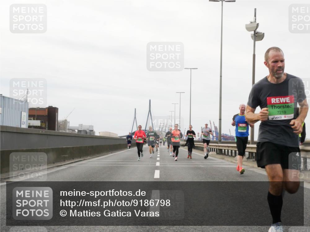 03.10.2025 - Köhlbrandbrückenlauf Matties Gatica Varas http://msf.ph/oto/9186798 03.10.2025 15:47:43 Position 3 7219 meine-sportfotos.de