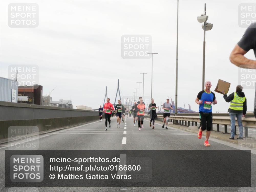 03.10.2025 - Köhlbrandbrückenlauf Matties Gatica Varas http://msf.ph/oto/9186800 03.10.2025 15:47:44 Position 3  meine-sportfotos.de