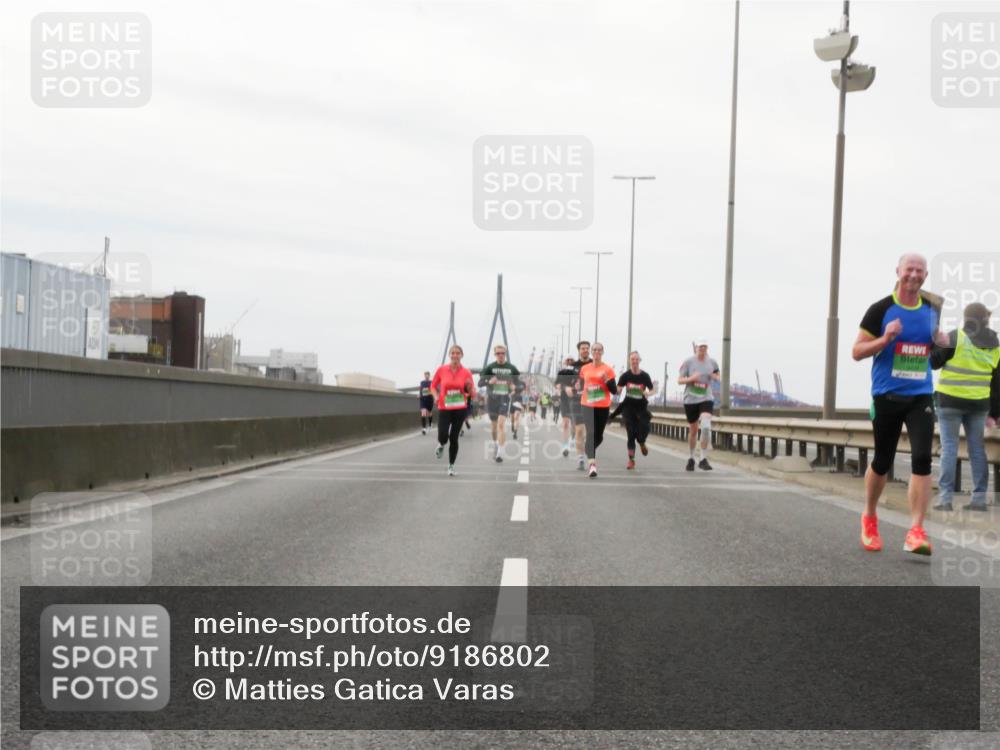 03.10.2025 - Köhlbrandbrückenlauf Matties Gatica Varas http://msf.ph/oto/9186802 03.10.2025 15:47:44 Position 3  meine-sportfotos.de