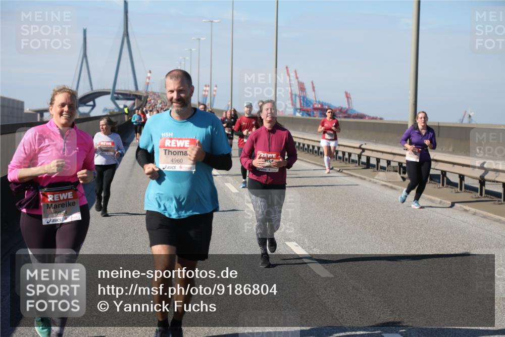 03.10.2025 - Köhlbrandbrückenlauf Yannick Fuchs http://msf.ph/oto/9186804 03.10.2025 12:05:59 Position 3 5954, 4960 meine-sportfotos.de