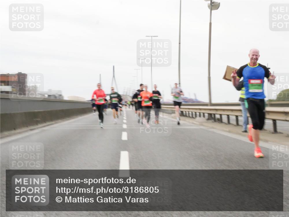 03.10.2025 - Köhlbrandbrückenlauf Matties Gatica Varas http://msf.ph/oto/9186805 03.10.2025 15:47:45 Position 3  meine-sportfotos.de