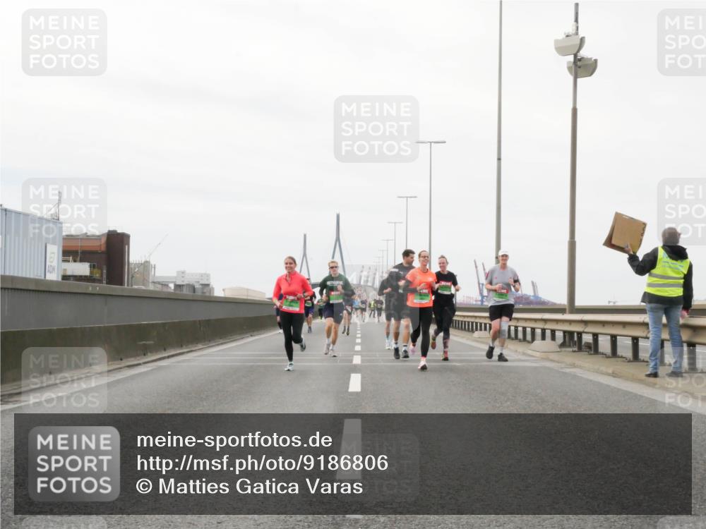 03.10.2025 - Köhlbrandbrückenlauf Matties Gatica Varas http://msf.ph/oto/9186806 03.10.2025 15:47:45 Position 3  meine-sportfotos.de