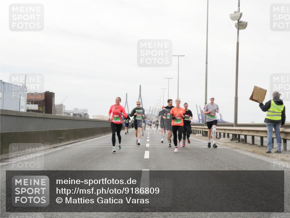 03.10.2025 - Köhlbrandbrückenlauf Matties Gatica Varas http://msf.ph/oto/9186809 03.10.2025 15:47:46 Position 3  meine-sportfotos.de