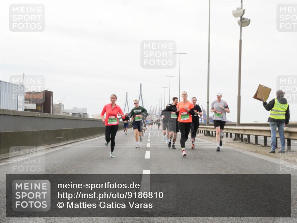03.10.2025 - Köhlbrandbrückenlauf Matties Gatica Varas http://msf.ph/oto/9186810 03.10.2025 15:47:46 Position 3  meine-sportfotos.de