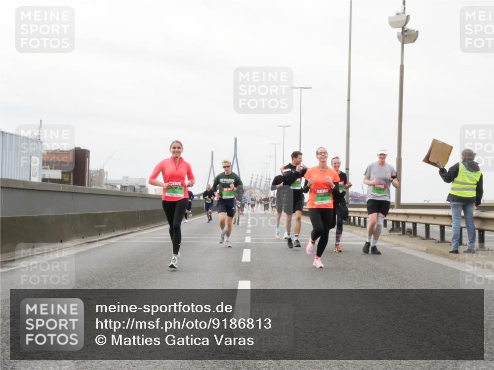 03.10.2025 - Köhlbrandbrückenlauf Matties Gatica Varas http://msf.ph/oto/9186813 03.10.2025 15:47:47 Position 3 3 meine-sportfotos.de