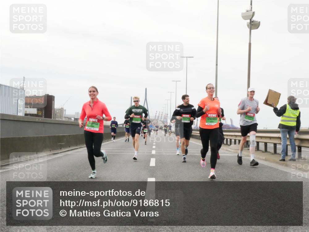 03.10.2025 - Köhlbrandbrückenlauf Matties Gatica Varas http://msf.ph/oto/9186815 03.10.2025 15:47:47 Position 3  meine-sportfotos.de