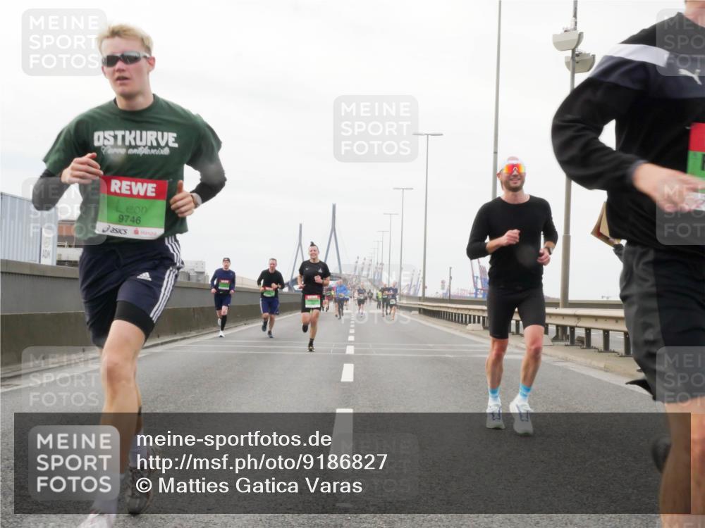 03.10.2025 - Köhlbrandbrückenlauf Matties Gatica Varas http://msf.ph/oto/9186827 03.10.2025 15:47:50 Position 3 9746 meine-sportfotos.de