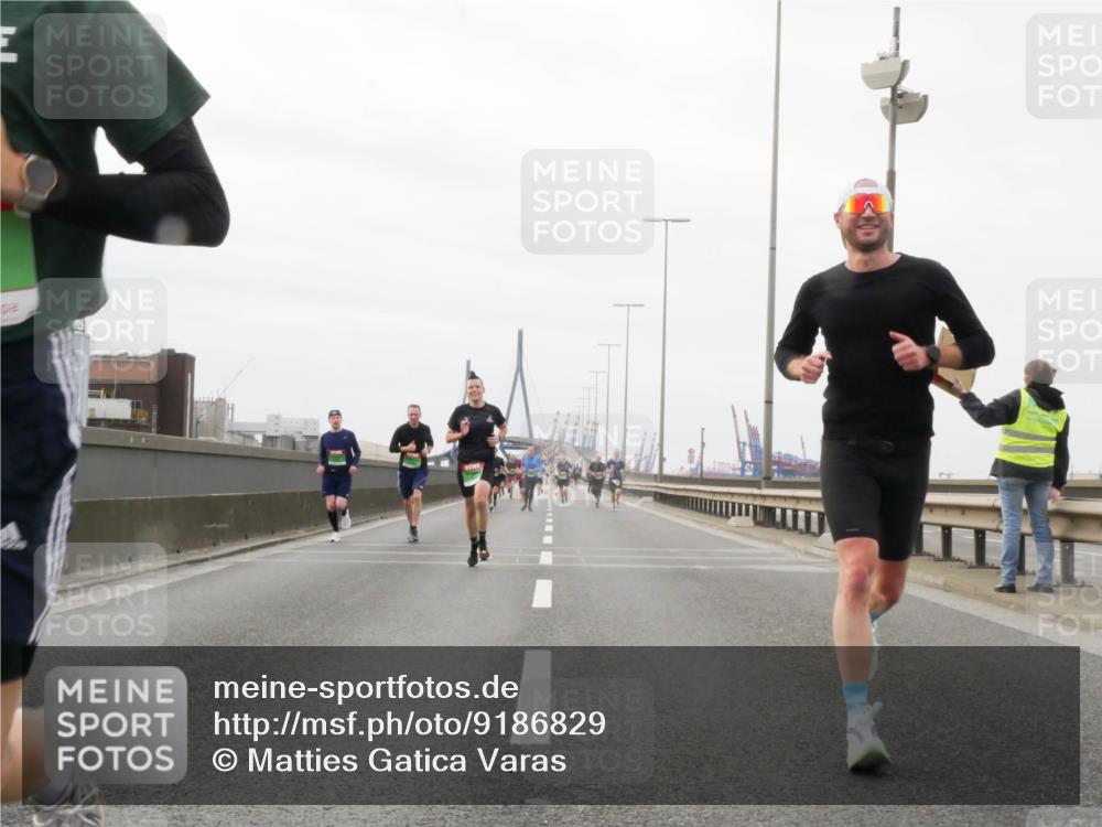 03.10.2025 - Köhlbrandbrückenlauf Matties Gatica Varas http://msf.ph/oto/9186829 03.10.2025 15:47:51 Position 3  meine-sportfotos.de