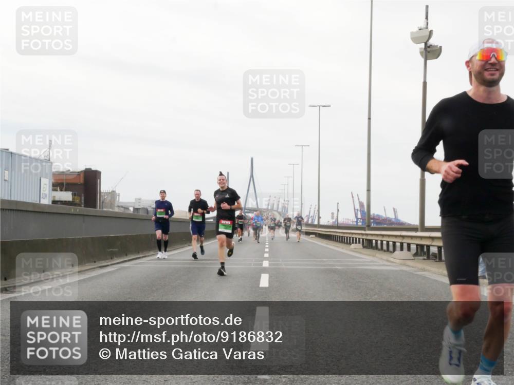 03.10.2025 - Köhlbrandbrückenlauf Matties Gatica Varas http://msf.ph/oto/9186832 03.10.2025 15:47:51 Position 3  meine-sportfotos.de