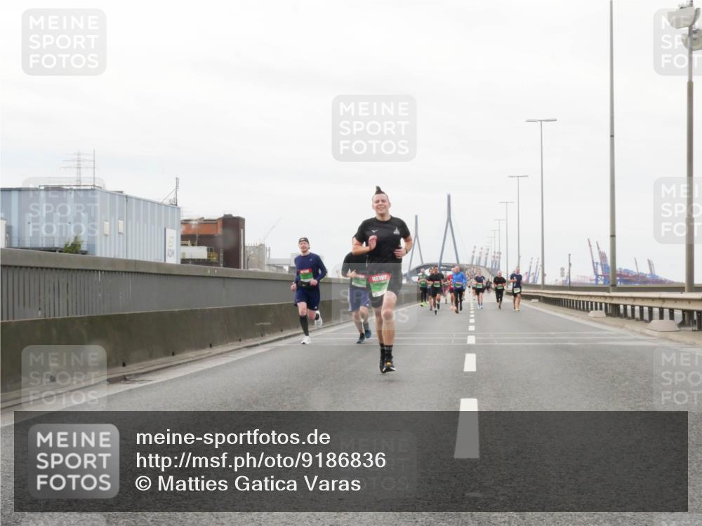 03.10.2025 - Köhlbrandbrückenlauf Matties Gatica Varas http://msf.ph/oto/9186836 03.10.2025 15:47:52 Position 3  meine-sportfotos.de