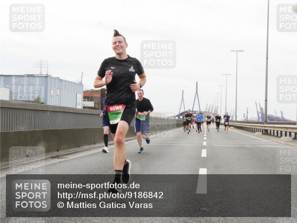 03.10.2025 - Köhlbrandbrückenlauf Matties Gatica Varas http://msf.ph/oto/9186842 03.10.2025 15:47:54 Position 3  meine-sportfotos.de