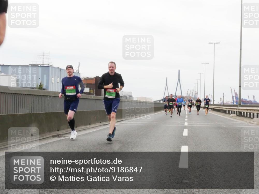 03.10.2025 - Köhlbrandbrückenlauf Matties Gatica Varas http://msf.ph/oto/9186847 03.10.2025 15:47:55 Position 3  meine-sportfotos.de