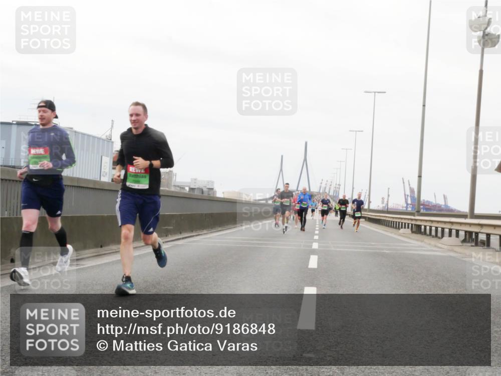 03.10.2025 - Köhlbrandbrückenlauf Matties Gatica Varas http://msf.ph/oto/9186848 03.10.2025 15:47:55 Position 3  meine-sportfotos.de