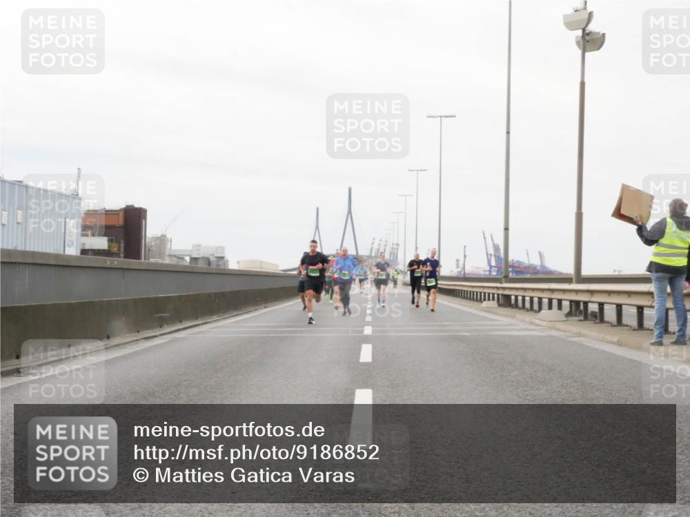 03.10.2025 - Köhlbrandbrückenlauf Matties Gatica Varas http://msf.ph/oto/9186852 03.10.2025 15:47:56 Position 3  meine-sportfotos.de