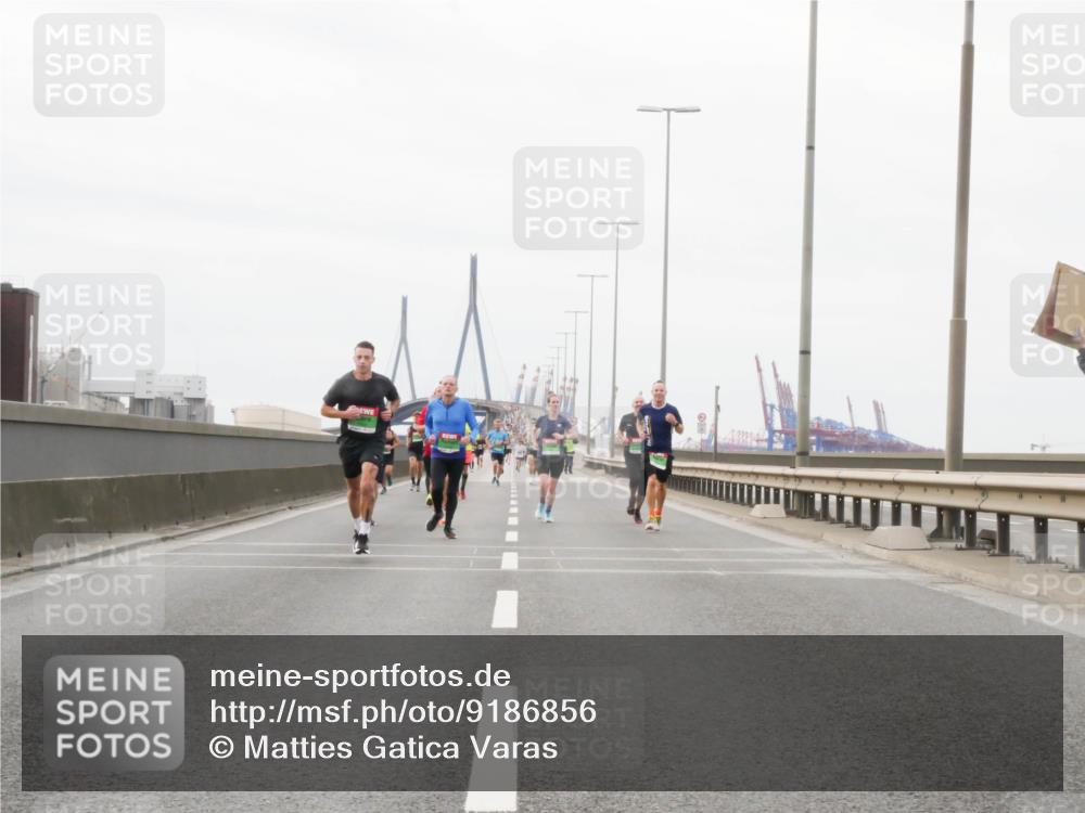 03.10.2025 - Köhlbrandbrückenlauf Matties Gatica Varas http://msf.ph/oto/9186856 03.10.2025 15:47:57 Position 3  meine-sportfotos.de