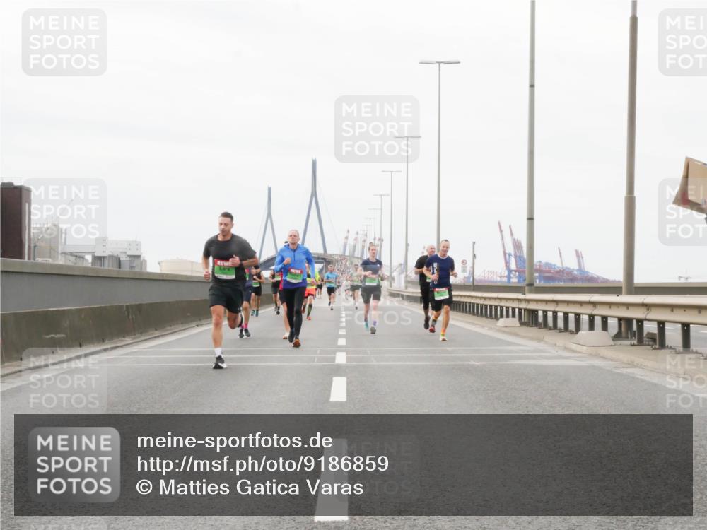 03.10.2025 - Köhlbrandbrückenlauf Matties Gatica Varas http://msf.ph/oto/9186859 03.10.2025 15:47:58 Position 3  meine-sportfotos.de