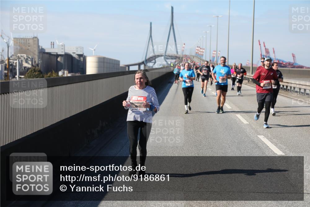 03.10.2025 - Köhlbrandbrückenlauf Yannick Fuchs http://msf.ph/oto/9186861 03.10.2025 12:06:02 Position 3 4923 meine-sportfotos.de