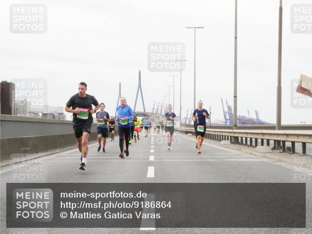 03.10.2025 - Köhlbrandbrückenlauf Matties Gatica Varas http://msf.ph/oto/9186864 03.10.2025 15:47:59 Position 3  meine-sportfotos.de