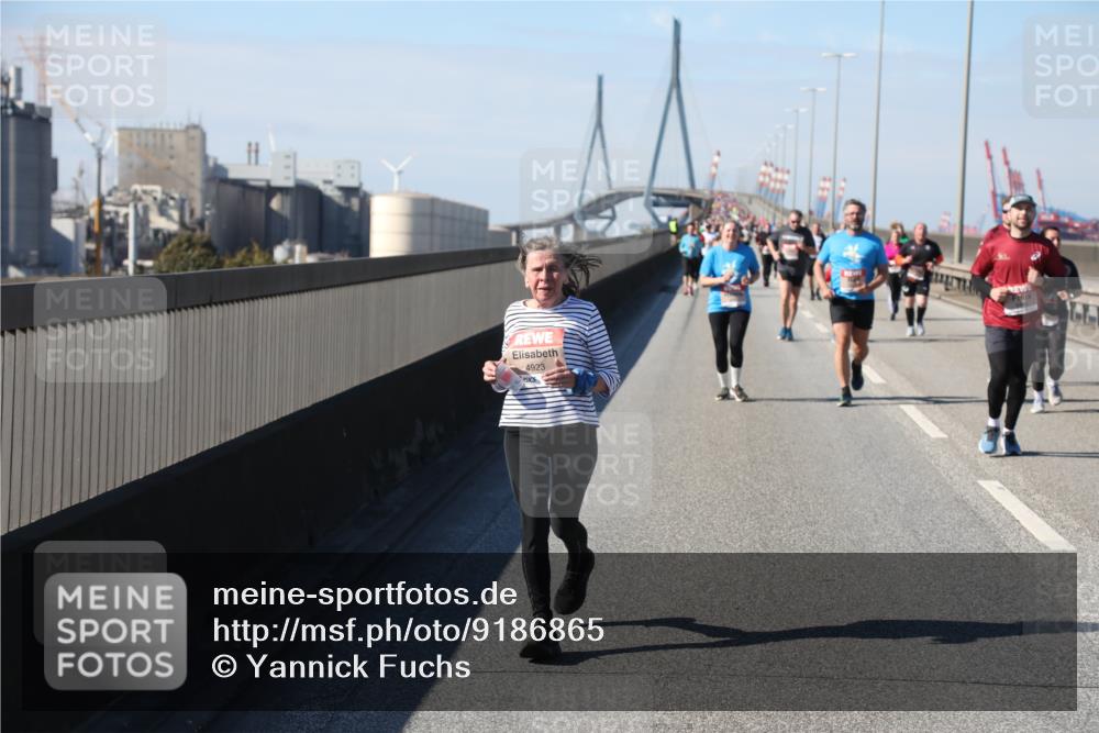03.10.2025 - Köhlbrandbrückenlauf Yannick Fuchs http://msf.ph/oto/9186865 03.10.2025 12:06:02 Position 3 4923 meine-sportfotos.de