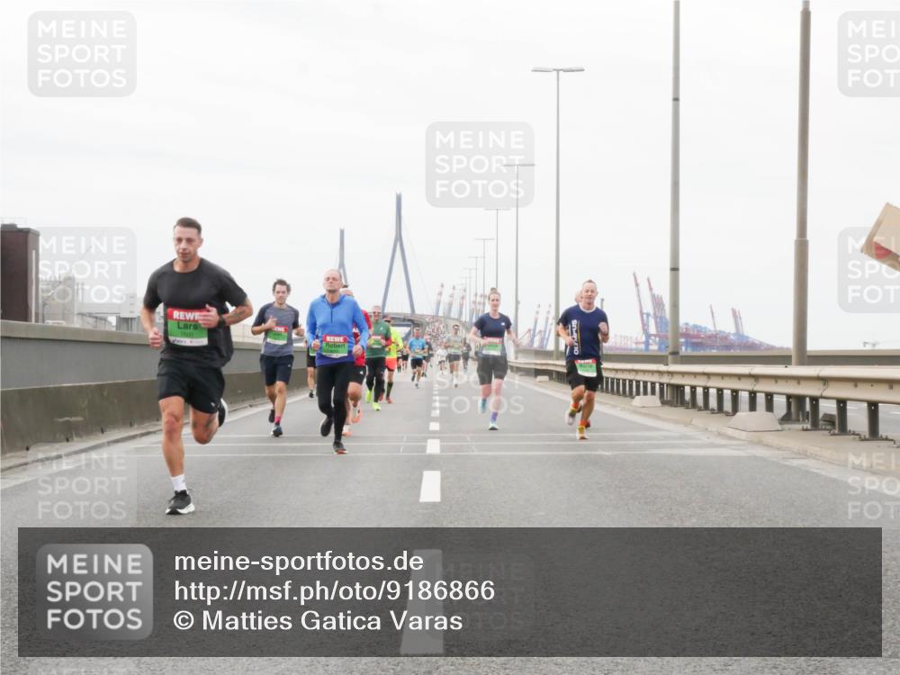 03.10.2025 - Köhlbrandbrückenlauf Matties Gatica Varas http://msf.ph/oto/9186866 03.10.2025 15:47:59 Position 3 7600 meine-sportfotos.de
