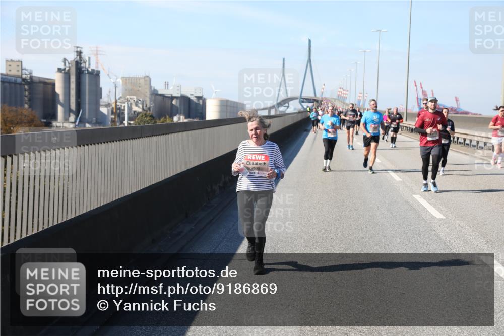 03.10.2025 - Köhlbrandbrückenlauf Yannick Fuchs http://msf.ph/oto/9186869 03.10.2025 12:06:03 Position 3 4923, 3 meine-sportfotos.de