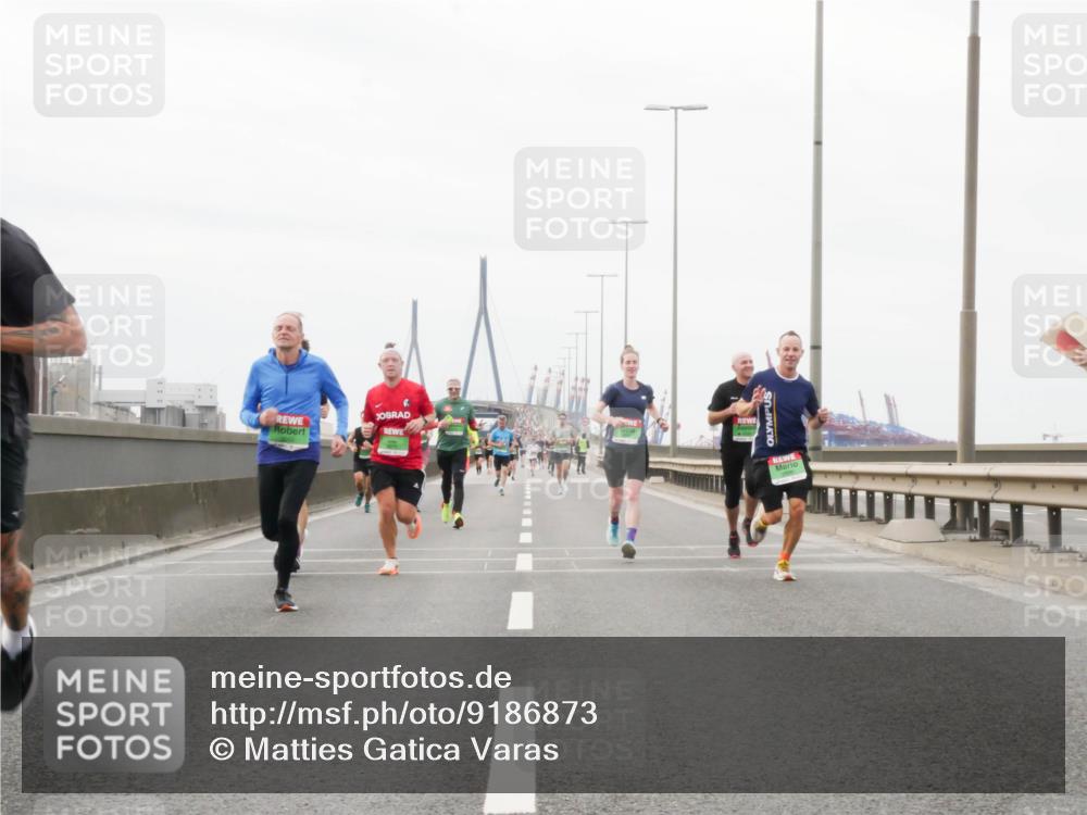 03.10.2025 - Köhlbrandbrückenlauf Matties Gatica Varas http://msf.ph/oto/9186873 03.10.2025 15:48:01 Position 3  meine-sportfotos.de