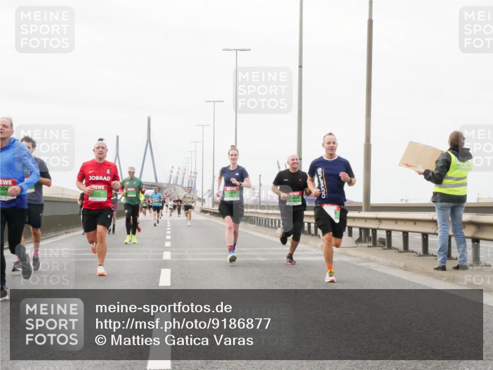 03.10.2025 - Köhlbrandbrückenlauf Matties Gatica Varas http://msf.ph/oto/9186877 03.10.2025 15:48:02 Position 3 6049 meine-sportfotos.de