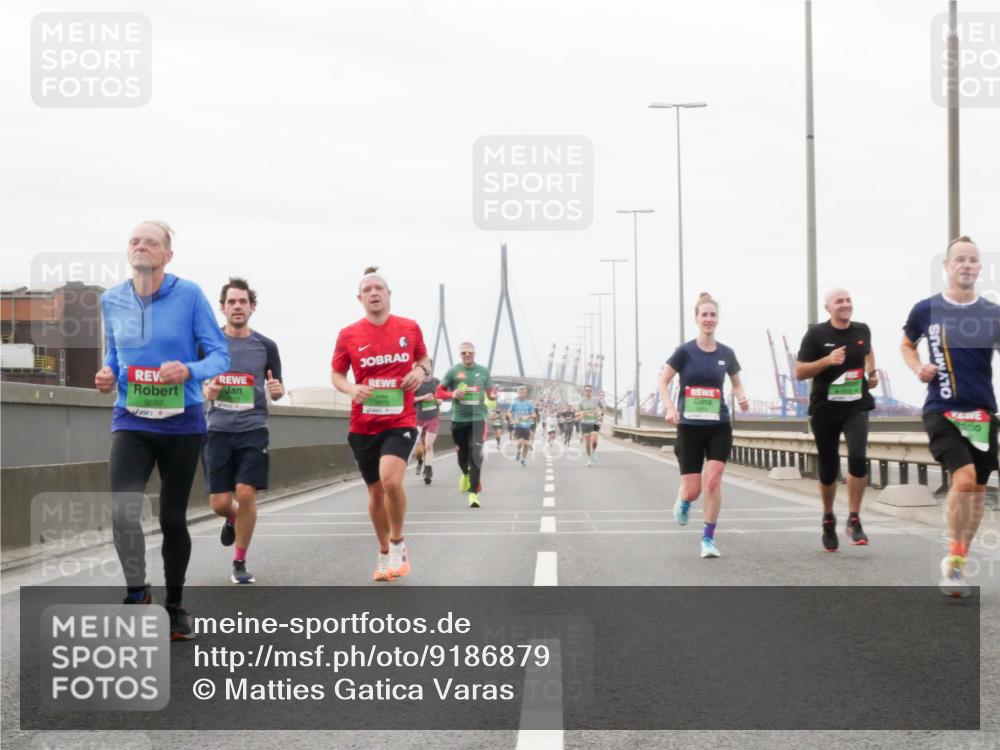 03.10.2025 - Köhlbrandbrückenlauf Matties Gatica Varas http://msf.ph/oto/9186879 03.10.2025 15:48:02 Position 3 9562 meine-sportfotos.de