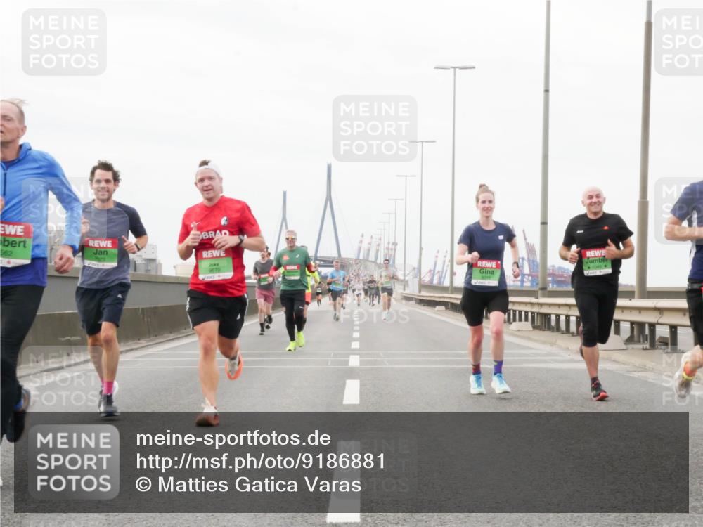 03.10.2025 - Köhlbrandbrückenlauf Matties Gatica Varas http://msf.ph/oto/9186881 03.10.2025 15:48:03 Position 3 562, 9670, 8049 meine-sportfotos.de