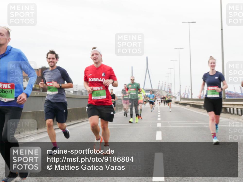 03.10.2025 - Köhlbrandbrückenlauf Matties Gatica Varas http://msf.ph/oto/9186884 03.10.2025 15:48:03 Position 3 9562, 9670 meine-sportfotos.de