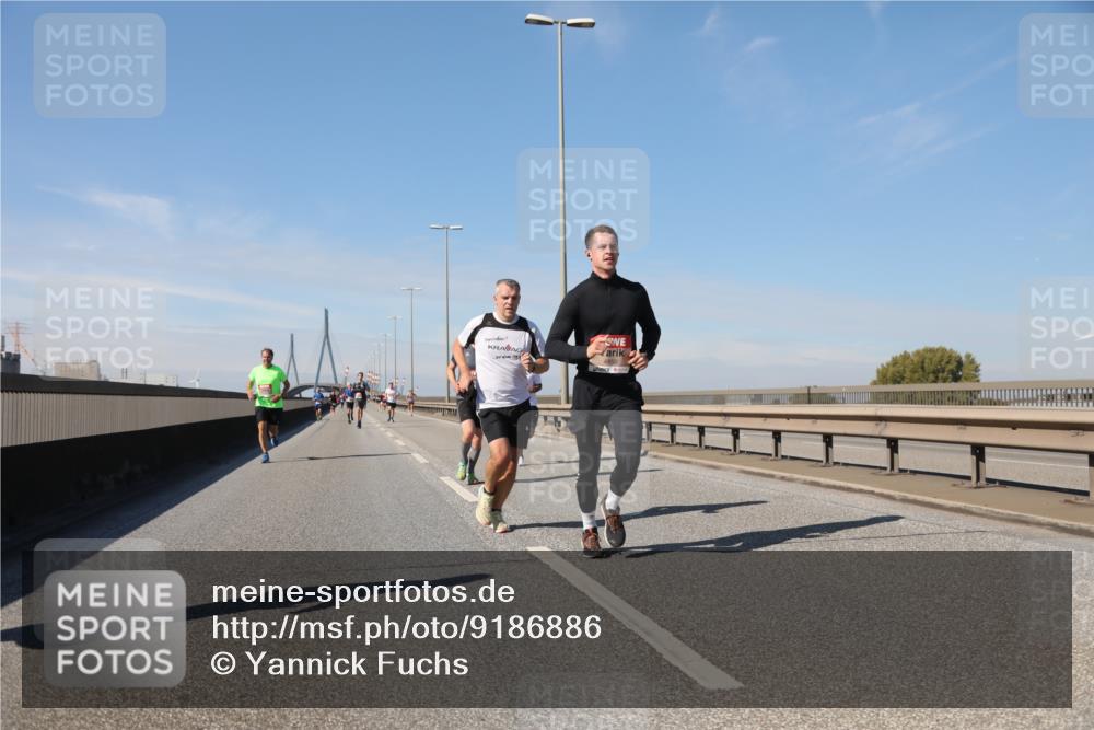 03.10.2025 - Köhlbrandbrückenlauf Yannick Fuchs http://msf.ph/oto/9186886 03.10.2025 11:45:16 Position 3 4850 meine-sportfotos.de