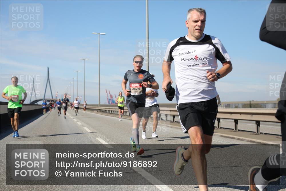 03.10.2025 - Köhlbrandbrückenlauf Yannick Fuchs http://msf.ph/oto/9186892 03.10.2025 11:45:17 Position 3 5664 meine-sportfotos.de