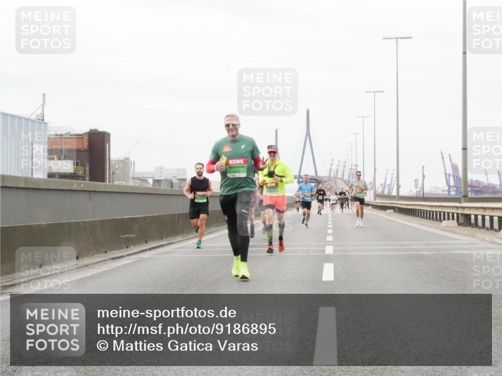 03.10.2025 - Köhlbrandbrückenlauf Matties Gatica Varas http://msf.ph/oto/9186895 03.10.2025 15:48:06 Position 3 9176 meine-sportfotos.de