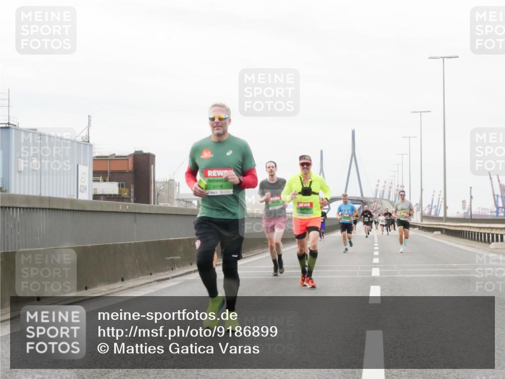 03.10.2025 - Köhlbrandbrückenlauf Matties Gatica Varas http://msf.ph/oto/9186899 03.10.2025 15:48:07 Position 3 9176 meine-sportfotos.de
