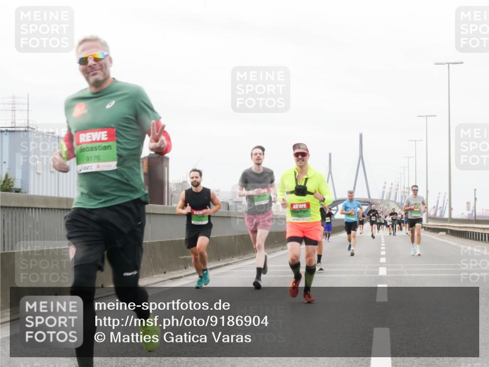 03.10.2025 - Köhlbrandbrückenlauf Matties Gatica Varas http://msf.ph/oto/9186904 03.10.2025 15:48:08 Position 3 9176 meine-sportfotos.de