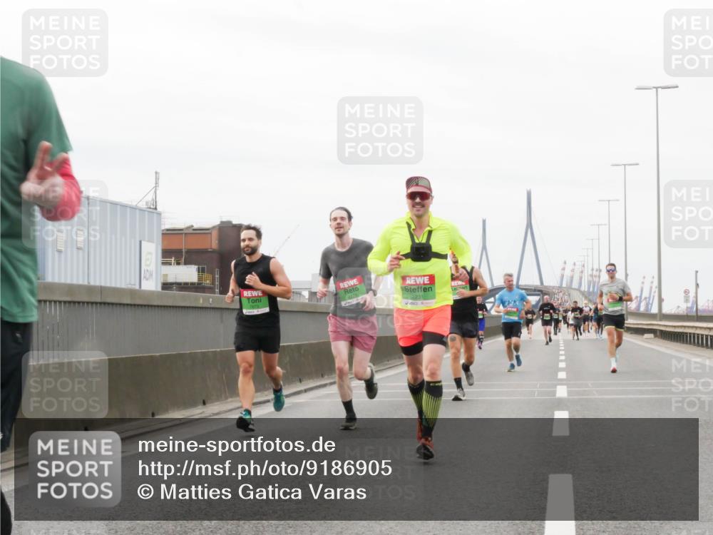 03.10.2025 - Köhlbrandbrückenlauf Matties Gatica Varas http://msf.ph/oto/9186905 03.10.2025 15:48:08 Position 3 7231, 38 meine-sportfotos.de