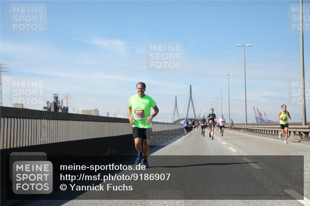 03.10.2025 - Köhlbrandbrückenlauf Yannick Fuchs http://msf.ph/oto/9186907 03.10.2025 11:45:18 Position 3  meine-sportfotos.de