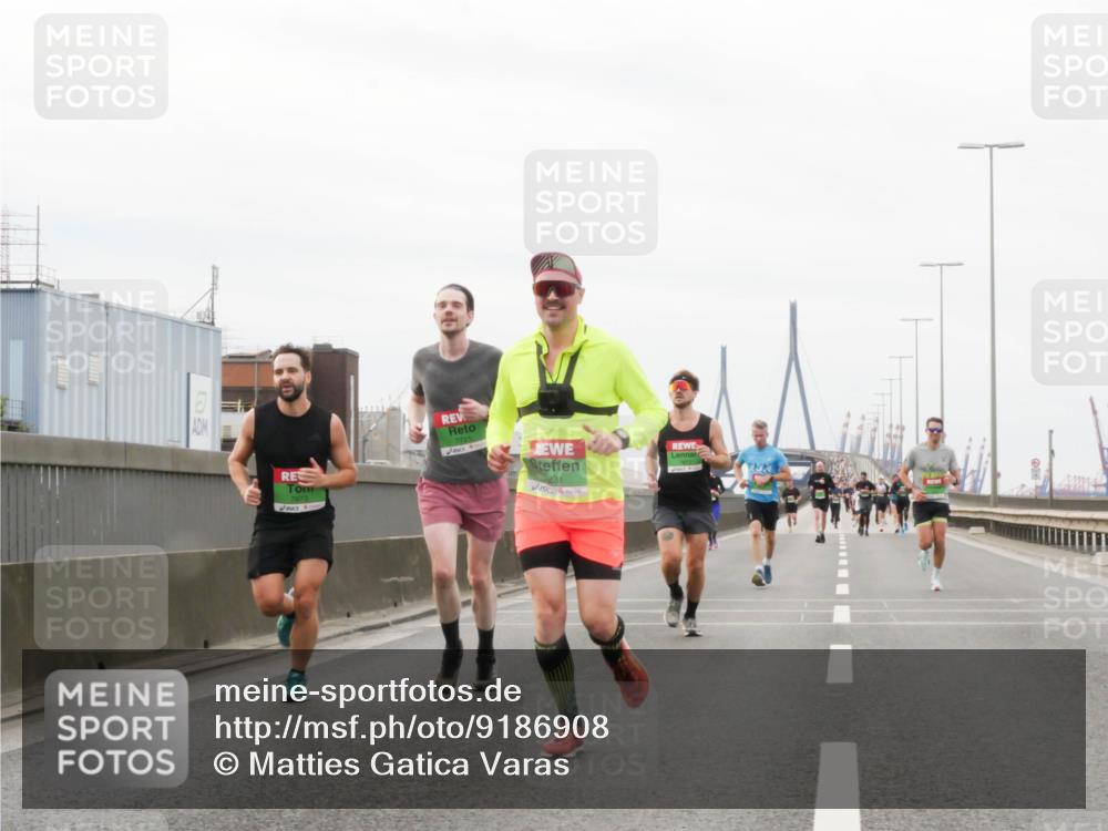 03.10.2025 - Köhlbrandbrückenlauf Matties Gatica Varas http://msf.ph/oto/9186908 03.10.2025 15:48:09 Position 3 7673, 231 meine-sportfotos.de
