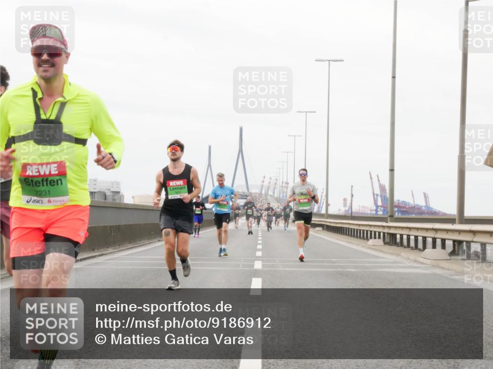 03.10.2025 - Köhlbrandbrückenlauf Matties Gatica Varas http://msf.ph/oto/9186912 03.10.2025 15:48:10 Position 3 7231 meine-sportfotos.de