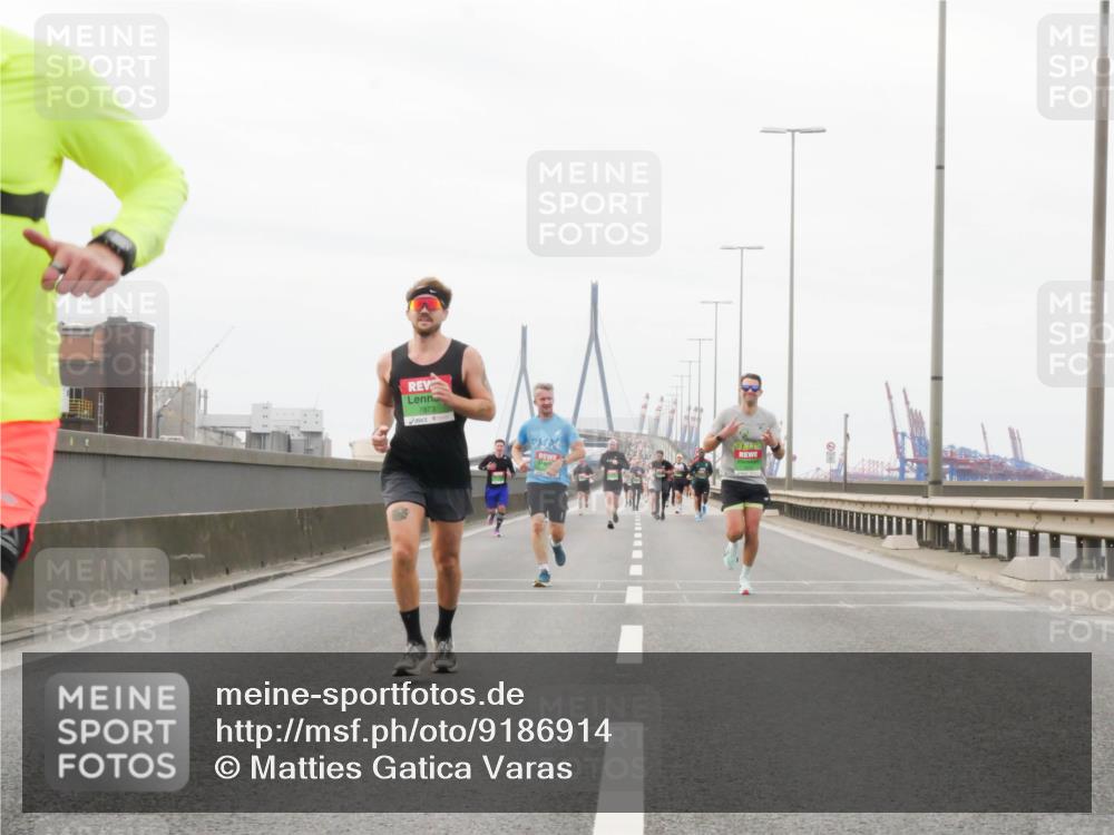 03.10.2025 - Köhlbrandbrückenlauf Matties Gatica Varas http://msf.ph/oto/9186914 03.10.2025 15:48:10 Position 3 7873 meine-sportfotos.de